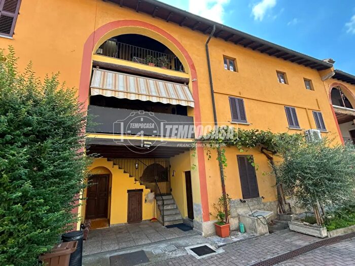 Appartamento trilocale in vendita in Via Airoldi, Carimate