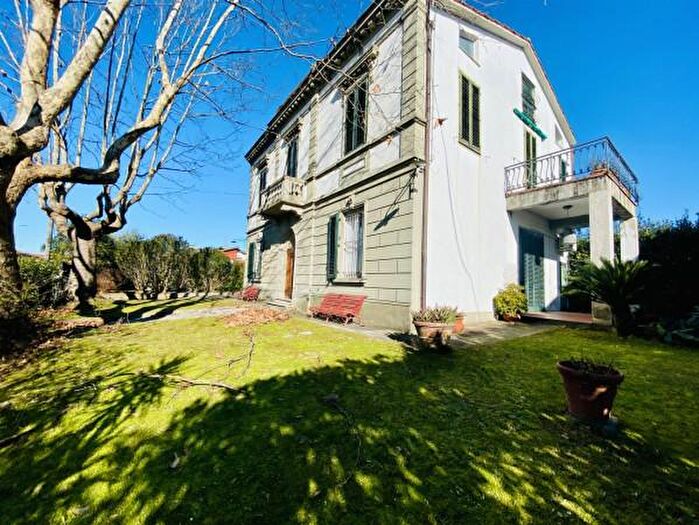 Casa con 6 locali in vendita in Via della Libertà, Altopascio