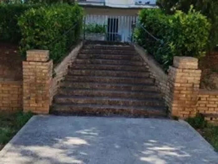 Appartamento con 6 locali in vendita in Via F F Falco, Penne