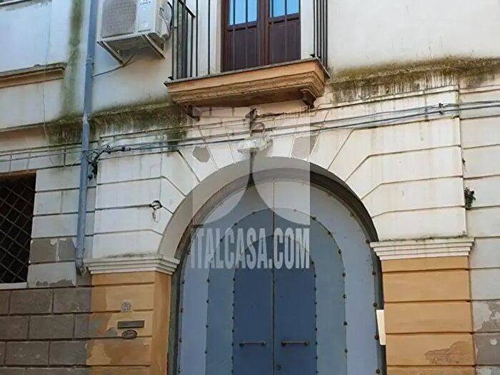Appartamento trilocale in affitto in Via Cavour, Crotone