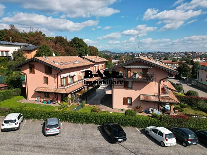 Appartamento trilocale in vendita in Cucciago