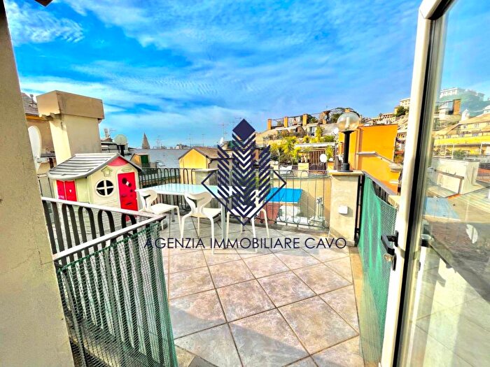 Appartamento con 5 locali in affitto in Via Aprile, Centro Città, Genova