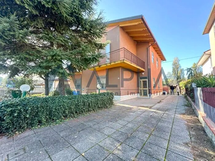 Casa con 6 locali in vendita in Via Romea, Ravenna