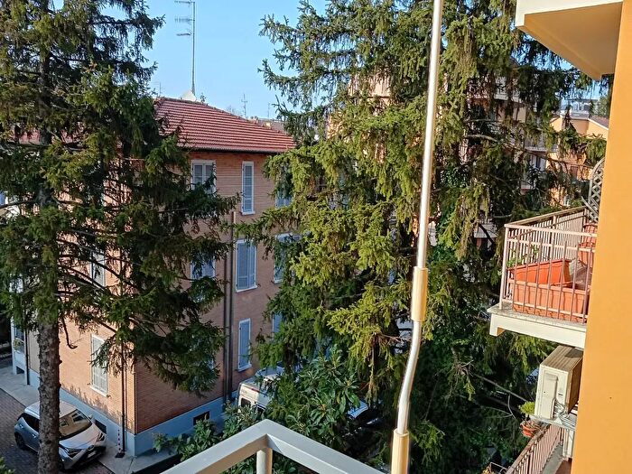 Appartamento trilocale in vendita in Via La Spezia, Parma