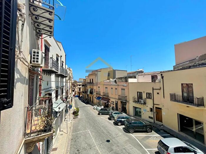 Appartamento trilocale in vendita in Corso Garibaldi, Castellammare Del Golfo