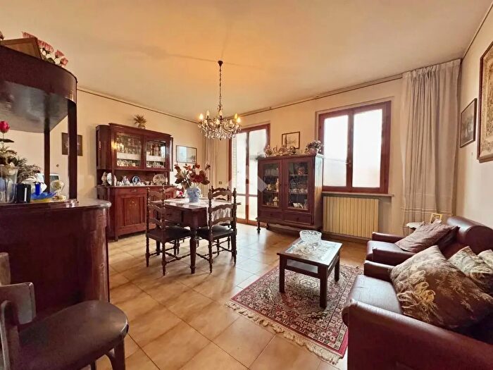 Casa con 8 locali in vendita in Via Zambonini, Montelabbate