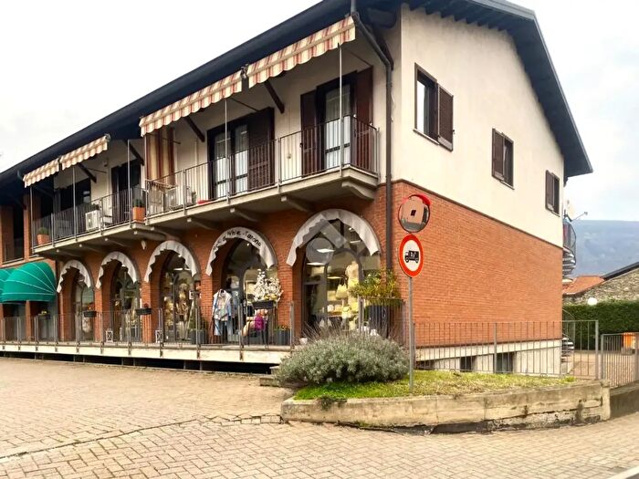 Appartamento quadrilocale in vendita in Piazza Germanetti, Borgofranco DIvrea