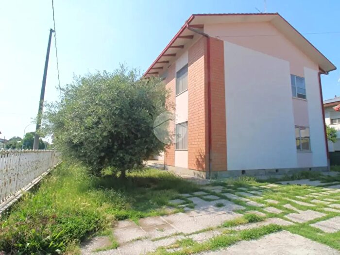 Casa quadrilocale in vendita in Via Cavalli, Bertinoro