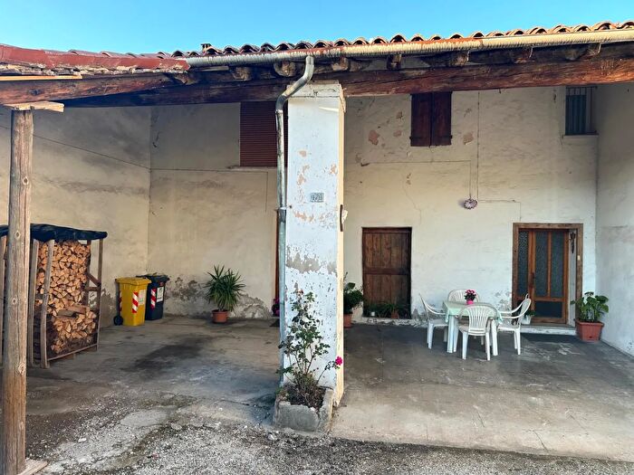 Casa con 7 locali in vendita in Via Cap Zonta, Rosa