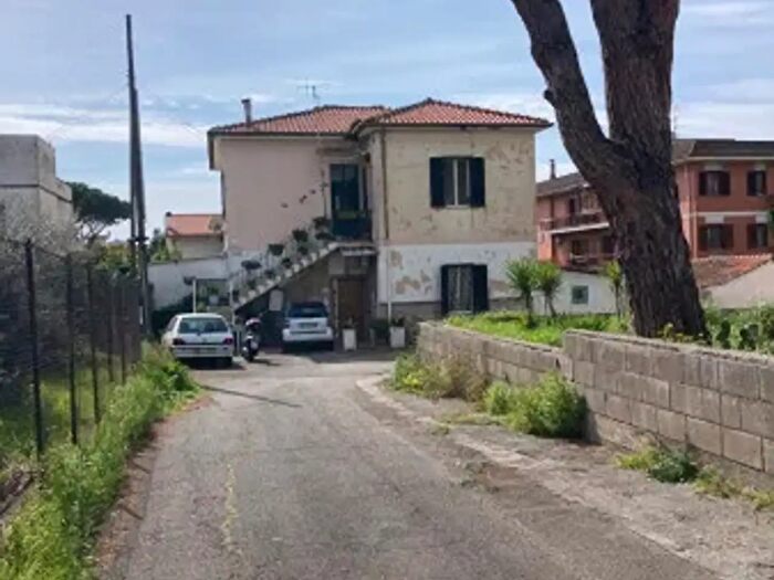 Appartamento quadrilocale in vendita in Piazzale Delibera, Terracina