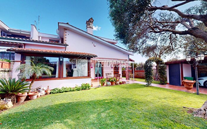 Casa quadrilocale in vendita in Via Lussemburgo, Ladispoli