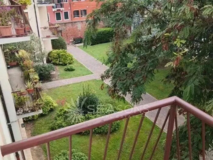 Appartamento con 6 locali in vendita in Venezia