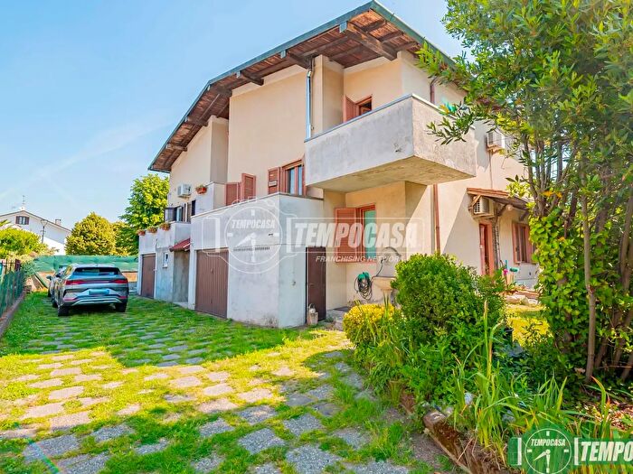 Casa quadrilocale in vendita in Via Papa Giovanni XXIII, Colturano
