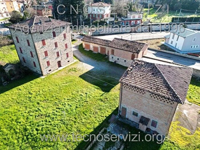 Casa con 20 locali in vendita in Savignano Sul Panaro
