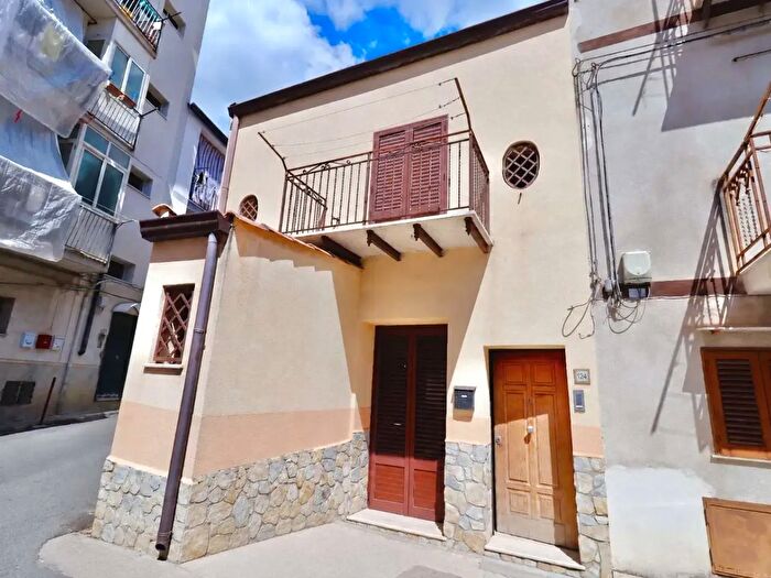 Casa quadrilocale in vendita in Via Miceli, Monreale