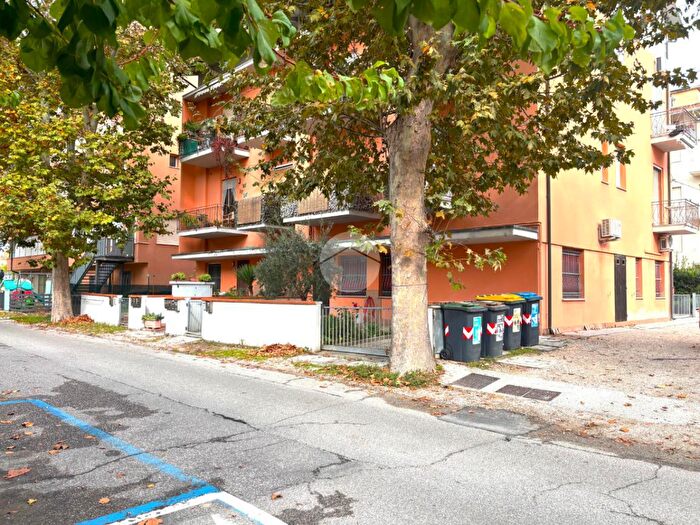 Appartamento con 5 locali in vendita in Viale Talete, Cesenatico