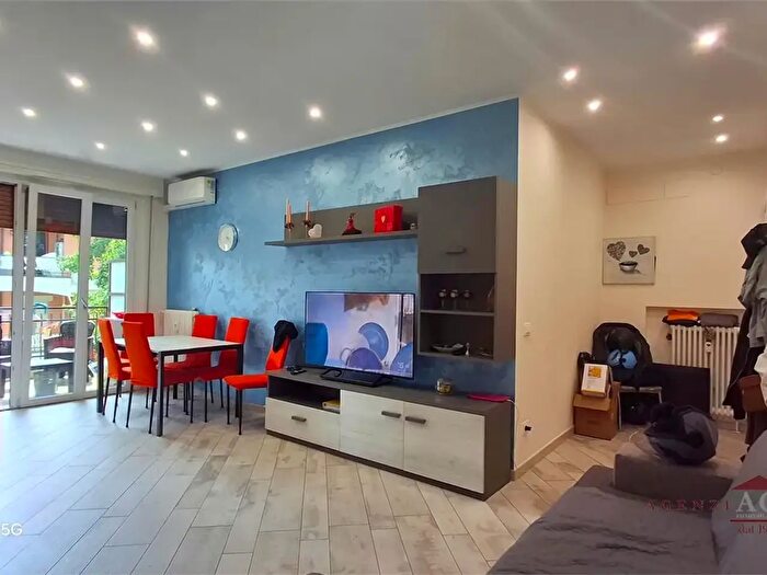 Appartamento trilocale in vendita in Via Bigarella, Bordighera