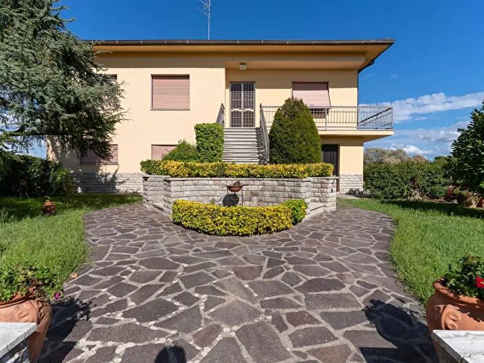Casa con 6 locali in vendita in I Brusciana, Empoli