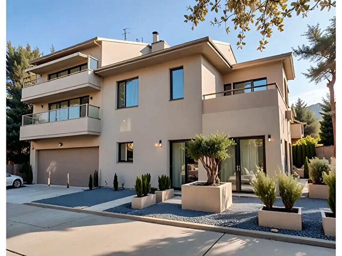 Casa con 7 locali in vendita in Viale Guglielmo Oberdan, Cesena