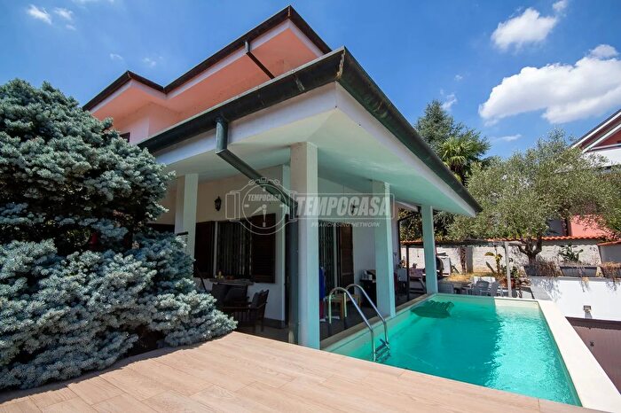 Casa quadrilocale in vendita in Viale Lombardia, Brugherio