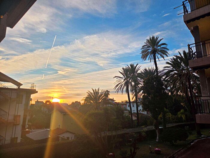 Appartamento quadrilocale in vendita in Via Cavour, Bordighera