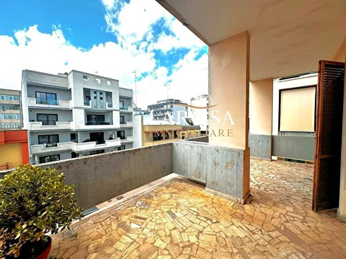 Appartamento con 6 locali in vendita in Lecce