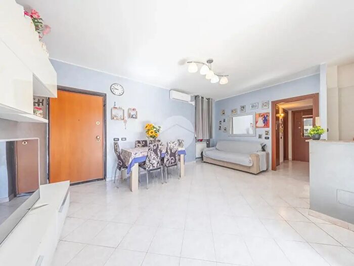 Appartamento trilocale in vendita in Viale Ratto delle Sabine, Roma