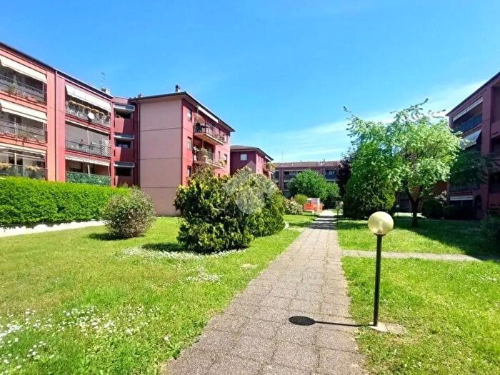 Appartamento trilocale in vendita in Via Trento E Trieste, Settimo Milanese