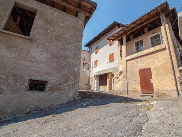 Casa bilocale in vendita in Via Stretta, Agnosine