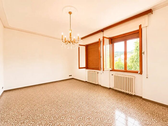 Casa con 6 locali in vendita in Santo Stefano Di Magra
