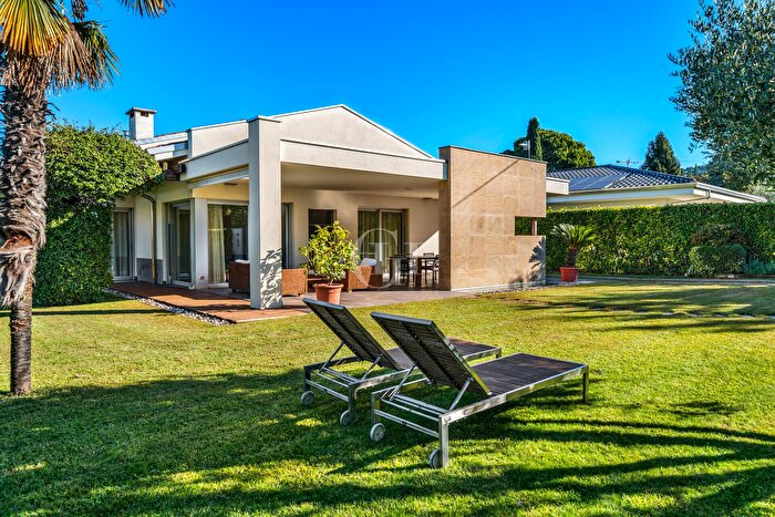 Casa con 9 locali in vendita in Bardolino