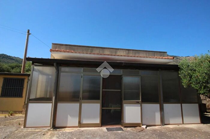 Casa trilocale in vendita in Via Francesco La Commare, Valderice