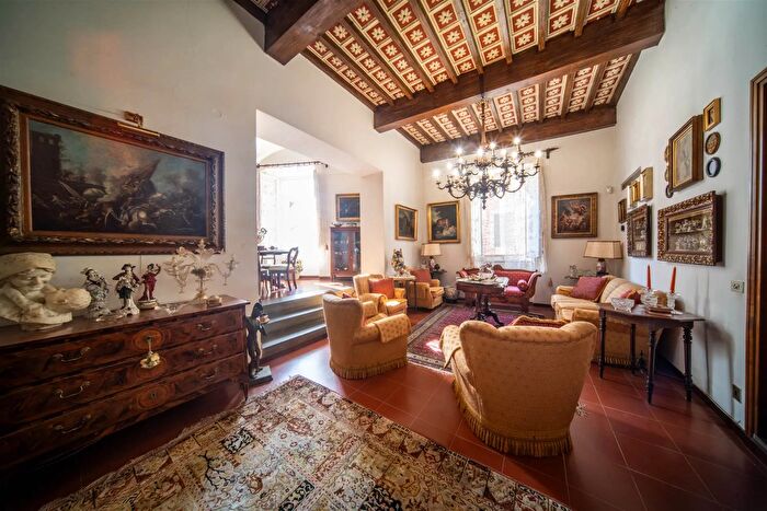 Appartamento con 8 locali in vendita in Pisa