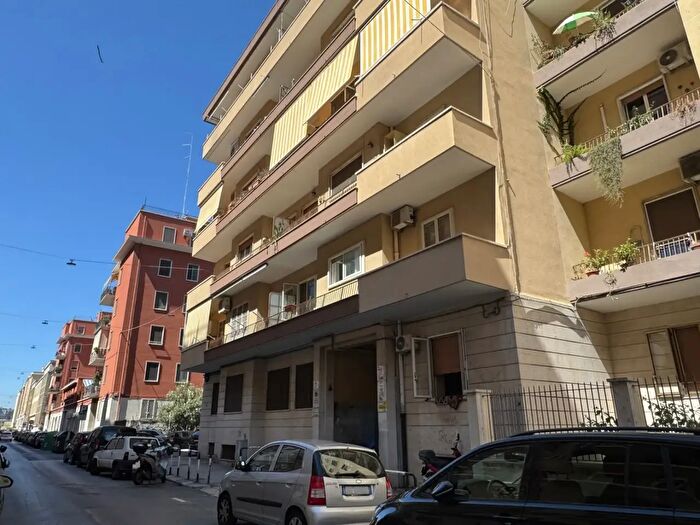 Appartamento trilocale in affitto in Via Murat a, Bari