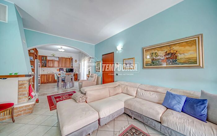 Casa quadrilocale in vendita in Via Evangelista Torricelli, Cassano Magnago