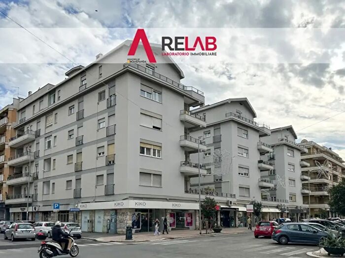 Appartamento trilocale in vendita in Via delle Baleniere a, Roma