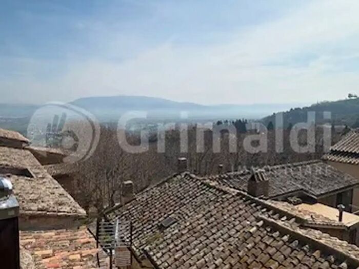 Appartamento quadrilocale in affitto in Piazza Cavour, Bettona