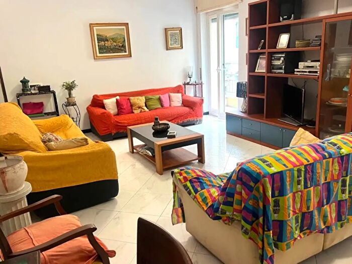 Appartamento trilocale in vendita in Via Ruffini, Ventimiglia