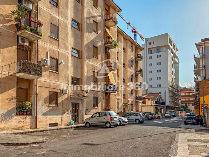 Appartamento trilocale in vendita in Via B Falvo B, Cosenza
