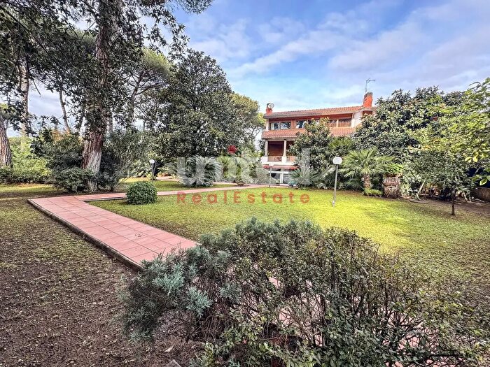 Casa con 7 locali in vendita in Viale Gorgia di Leontini, Roma