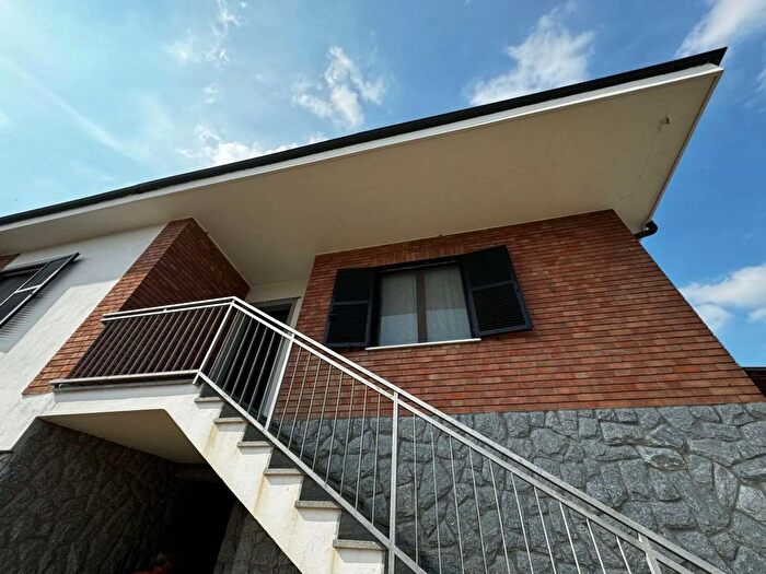 Casa con 5 locali in vendita in Alessandria