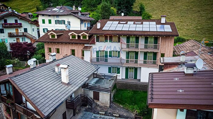 Casa con 17 locali in vendita in Salita Bosco Fontana, Predazzo