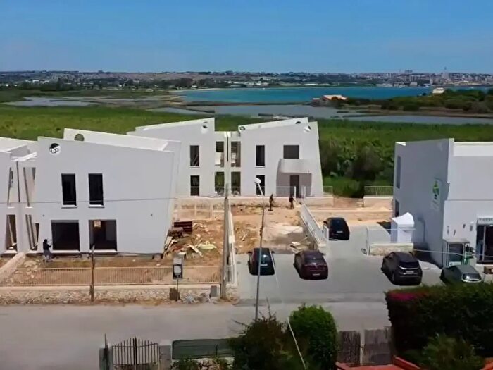 Casa con 5 locali in vendita in Via Lido Sacramento, Siracusa