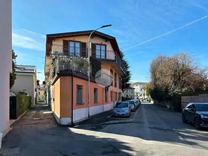 Case in Vendita e in Affitto - 3