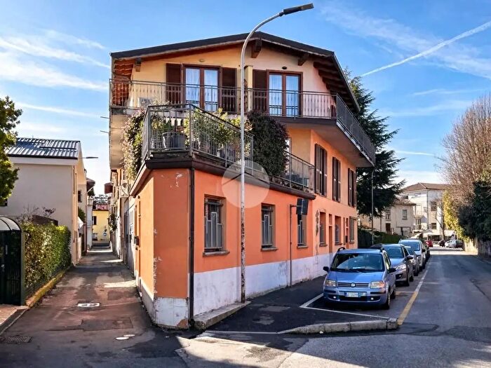 Appartamento trilocale in vendita in Via Giovanni Pascoli, Seregno