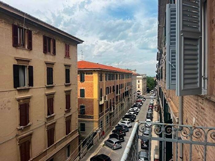 Appartamento trilocale in affitto in VIA FREDIANI, Cavour, Ancona