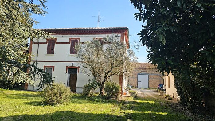 Casa con 20 locali in vendita in Ravenna