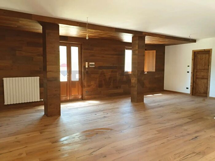 Appartamento con 6 locali in vendita in Via Millaures, Bardonecchia