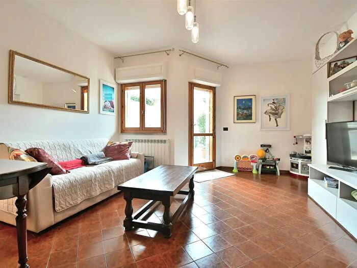 Appartamento con 5 locali in vendita in Via Lelio Basso, Monteroni DArbia