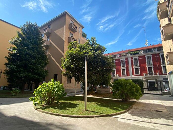 Appartamento trilocale in affitto in Via Pietro Pomponazzi, Pezzotti Meda, Milano